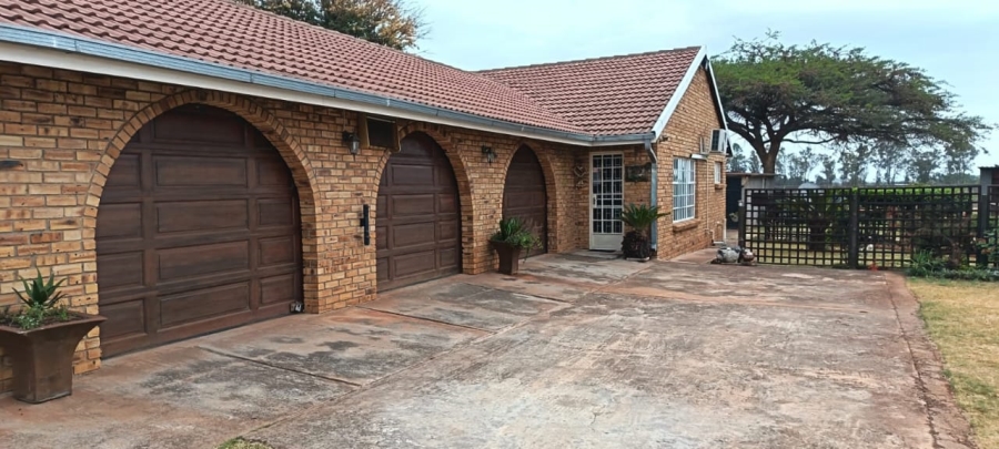 11 Bedroom Property for Sale in Rustenburg Rural North West